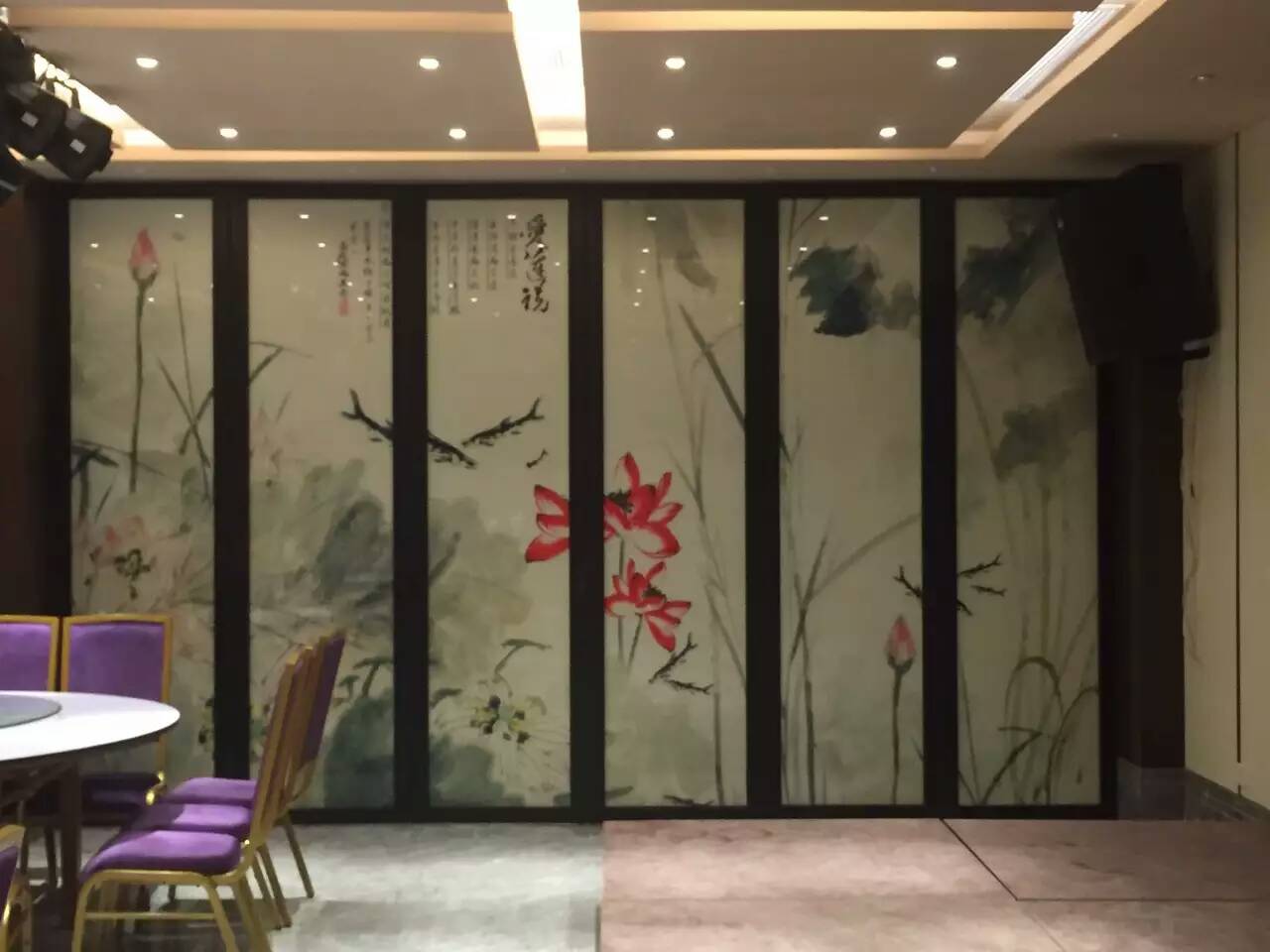 簡(jiǎn)樸寨中軸折疊門隔斷